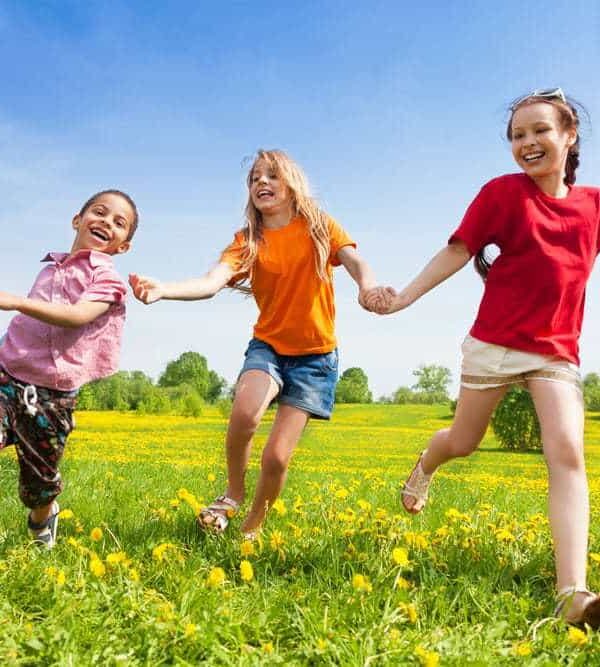 kinderen spelen buiten